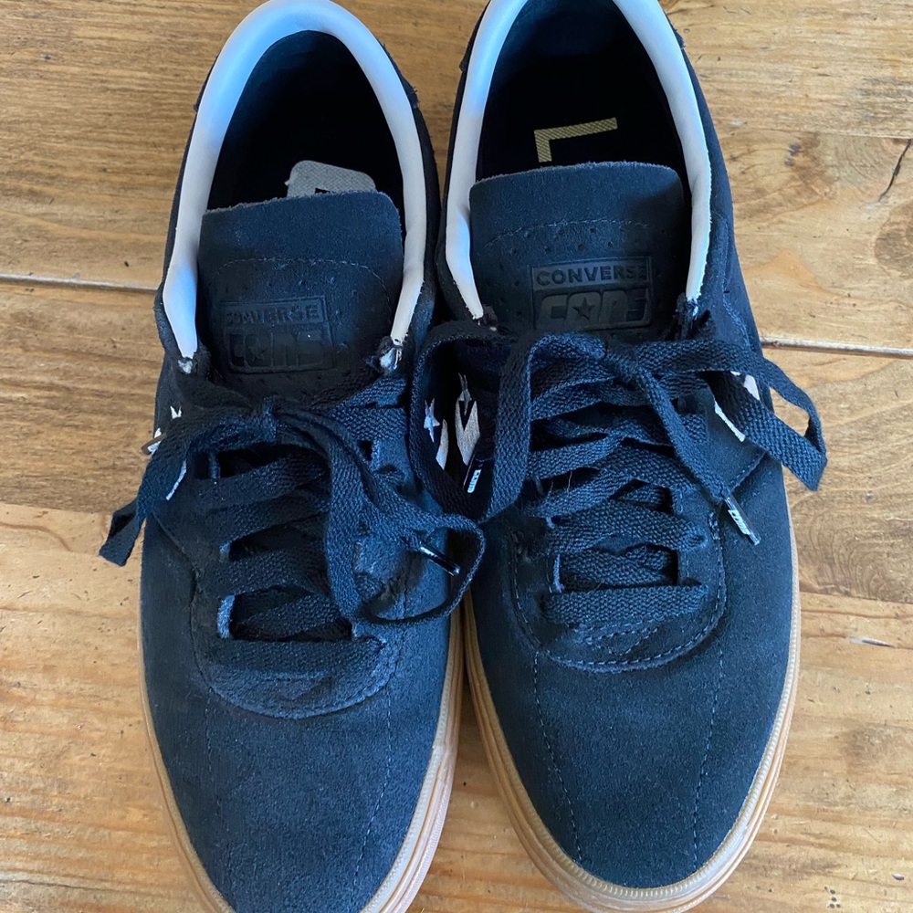 Men’s size 8 converse sneakers LIKE-NEW